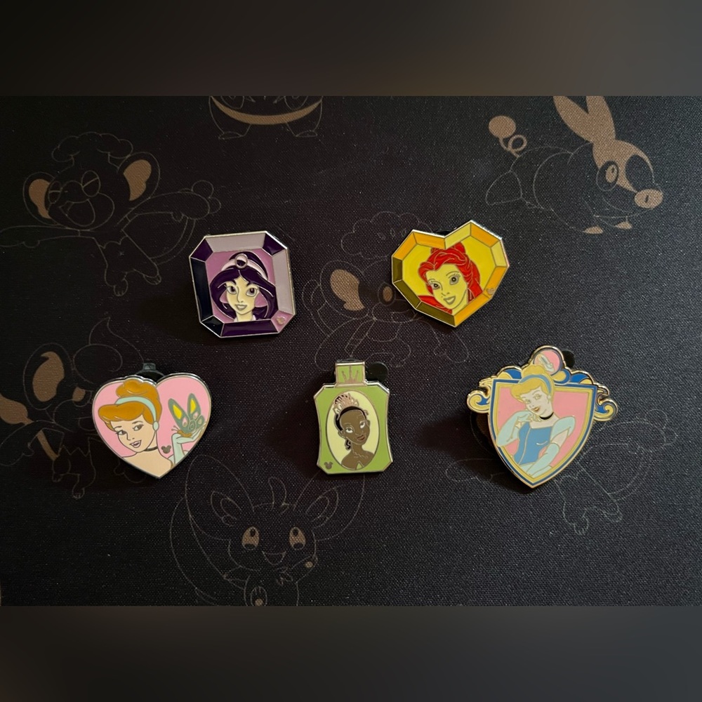 Disney Pins - Princess Pins (Heart)